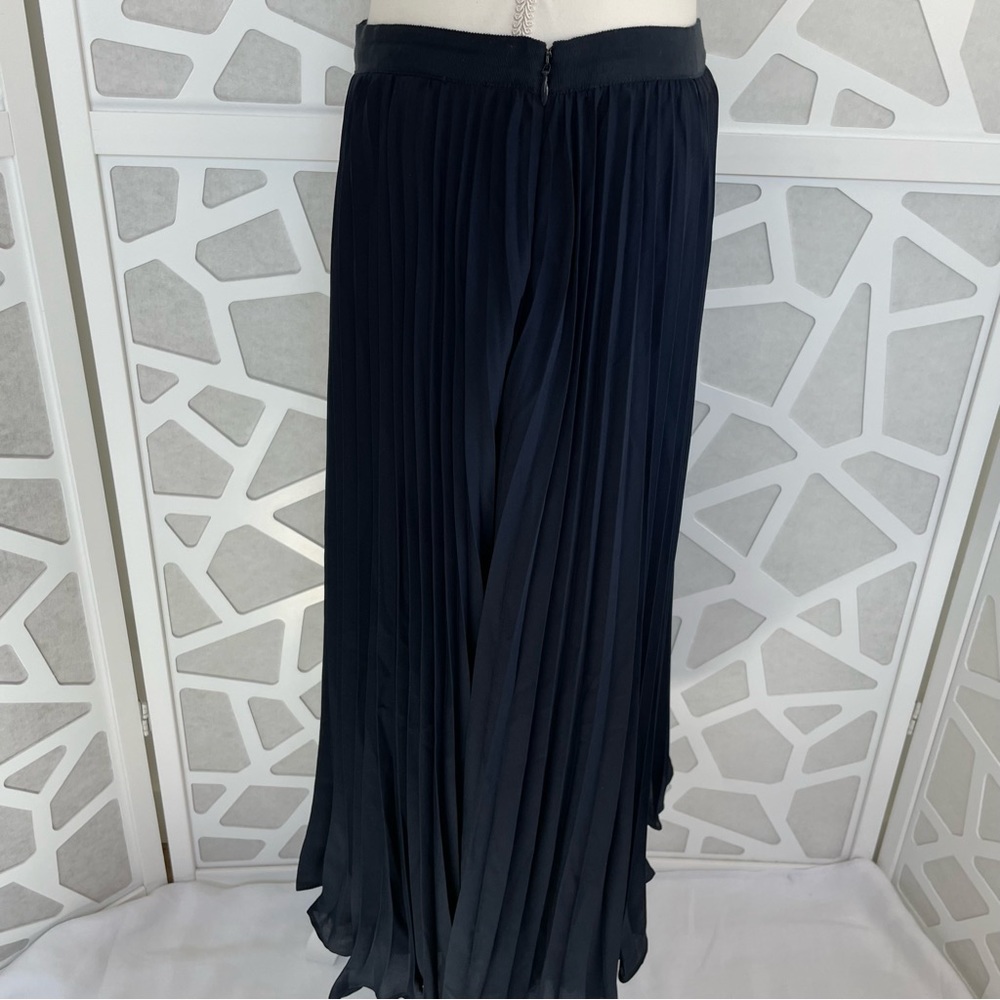 Banana Republic Pleated Midi Skirt Navy Sz 8 EUC - Picture 3 of 16